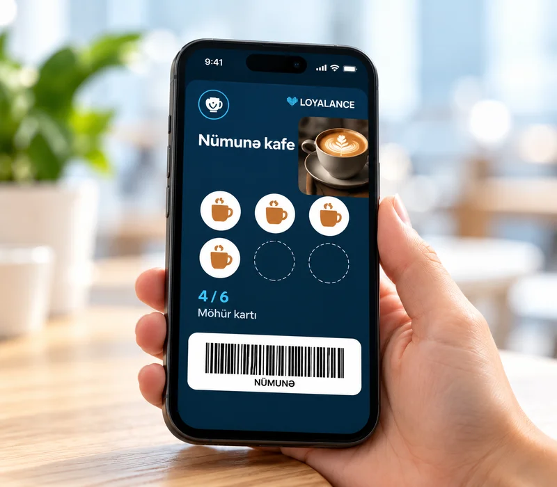 Nümunə kafenin telefonda dörd möhür toplanmış loyallıq kartı